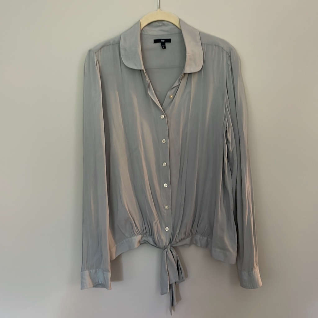 Gap Front Tie - Button Down Size Medium